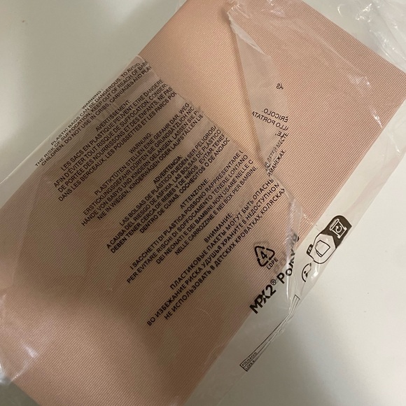 Gucci Beauty makeup Box - Picture 14 of 14